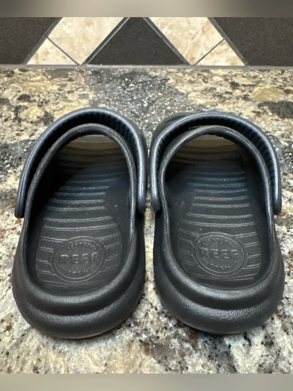 Reef Little Rio Slide Black Size 8 Hardly Used